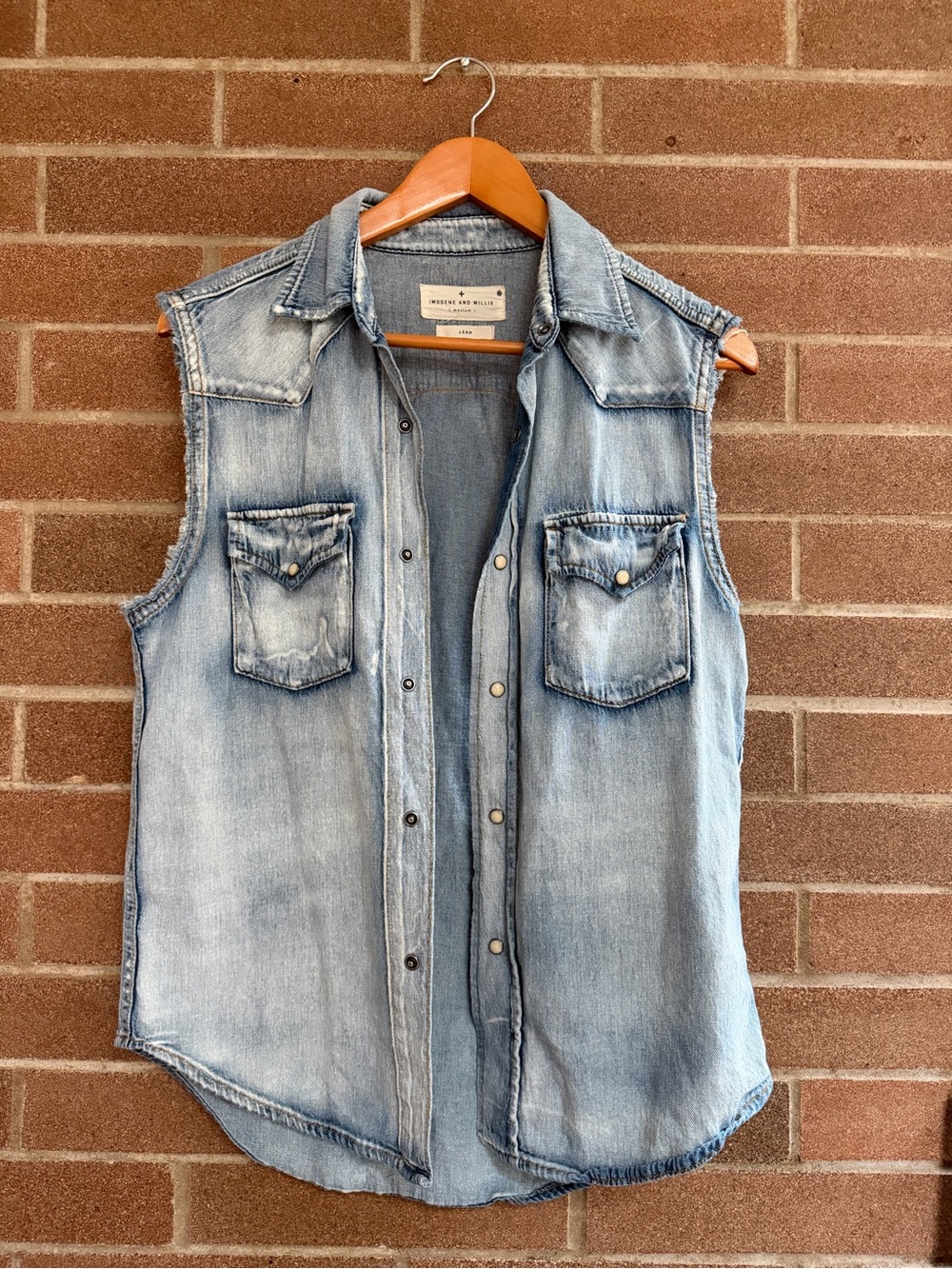 Imogene and Willie Leah sleeveless shirt - Picture 2 of 5